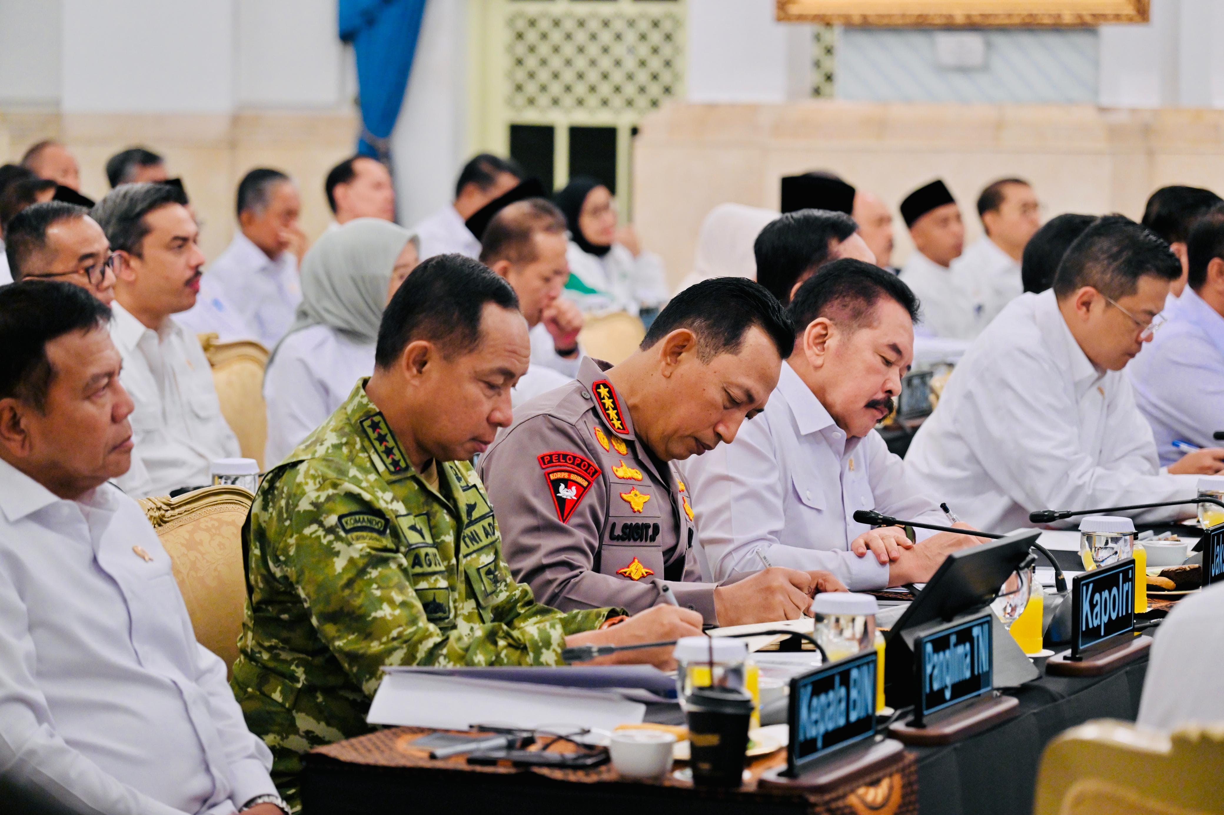 Panglima TNI Hadiri Sidang Kabinet Paripurna, Presiden Prabowo Tekankan Evaluasi Program dan Disiplin Pemerintahan