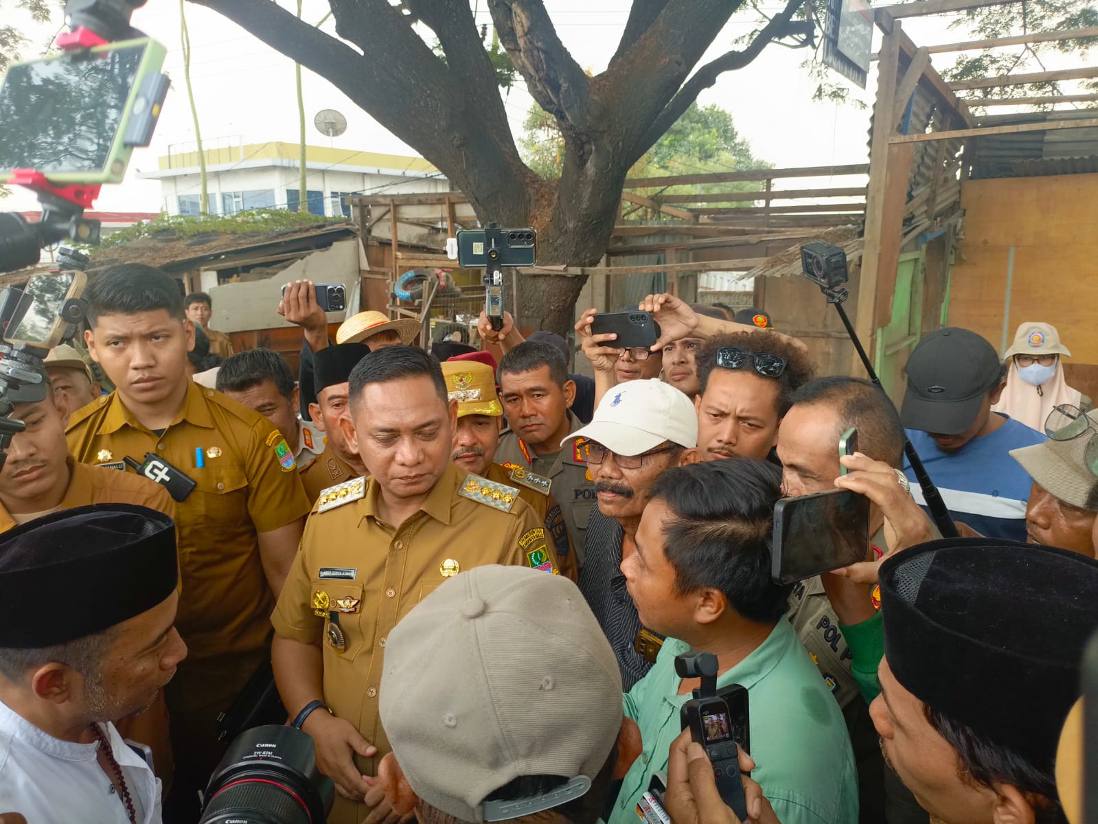 Bupati Bekasi Tinjau Penertiban 19 Bangunan Liar di Ruas Tol Jakarta-Cikampek KM 27–28